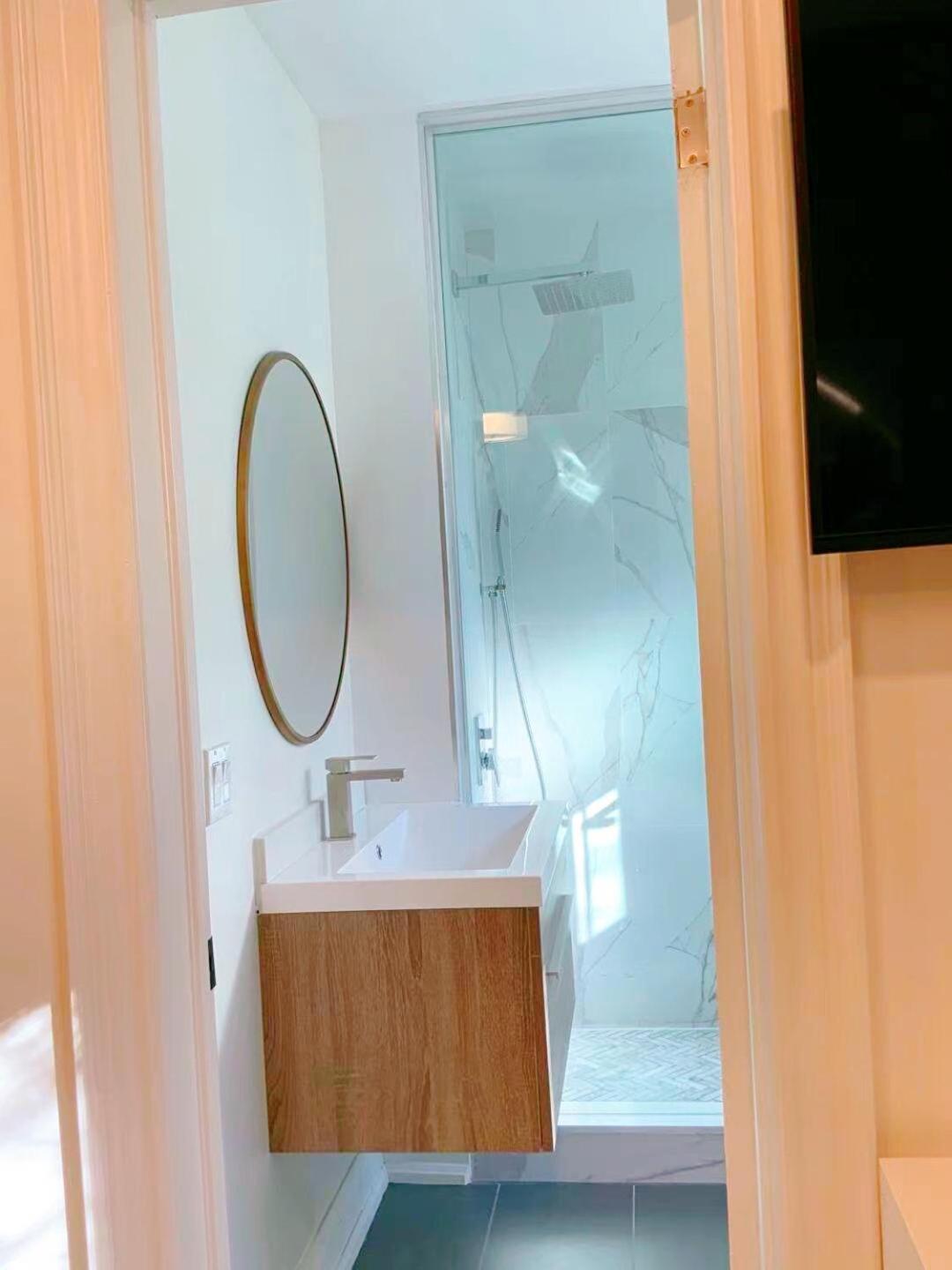 Leaside Garden Guesthouse トロント エクステリア 写真